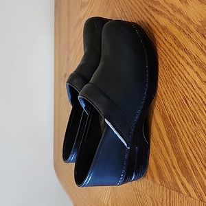 Dansko Black Clogs Womens 40 (US 9.5-10)